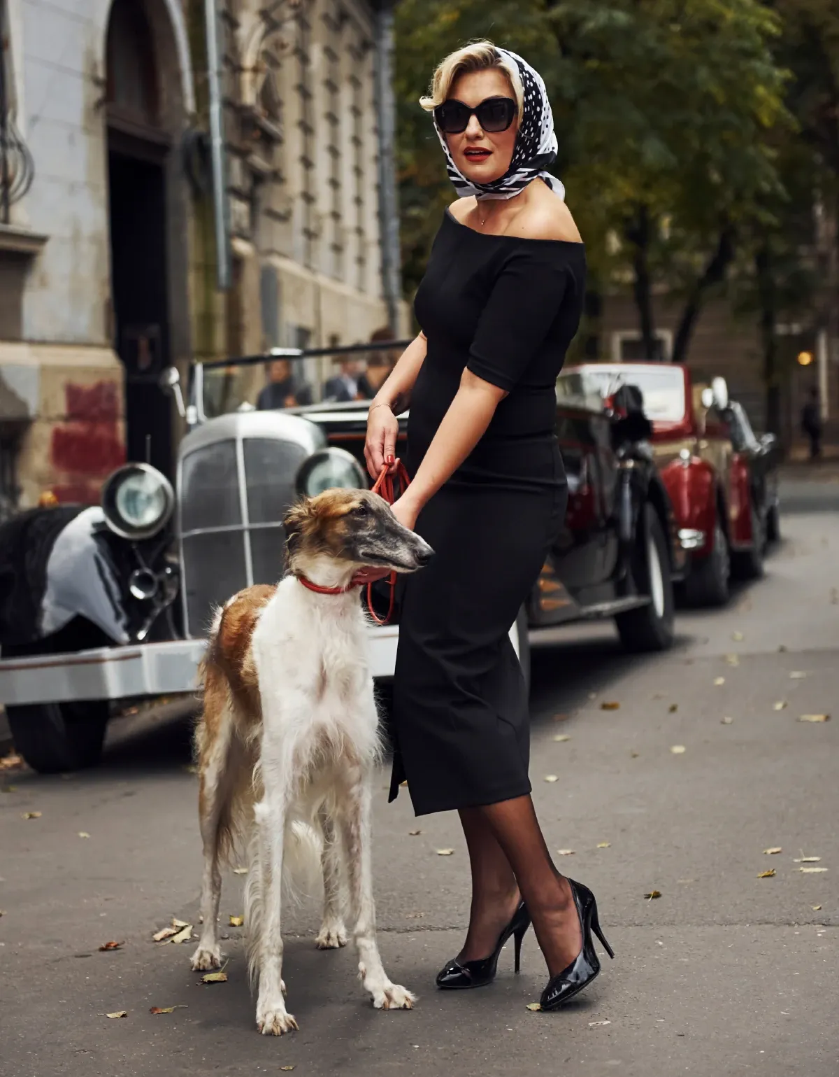 Frame & Fashion woman with dog